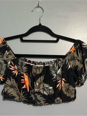 Kendall & Kylie Black Tropical Off-Shoulder Floral Crop Top